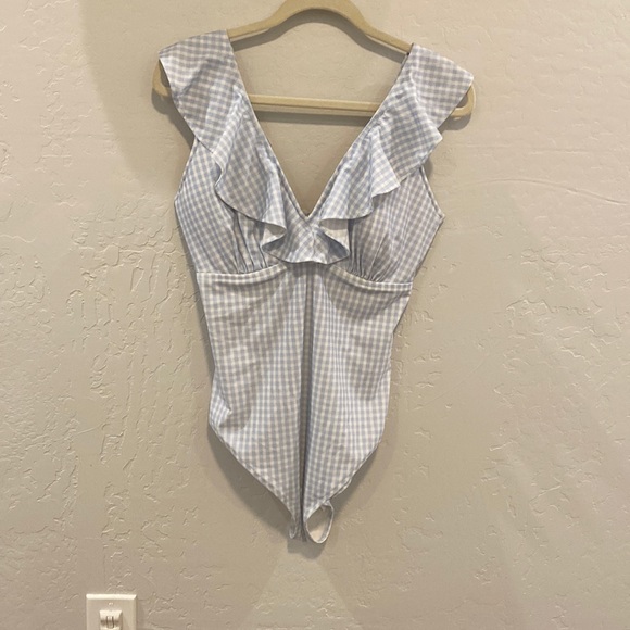 Old Navy Other - Old Navy Swimsuit with underwire